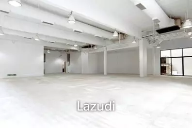 Main Road Asok Office Building Large Retail Space for  a Showroom, Clinic, Spa or Cafe Ground Floor