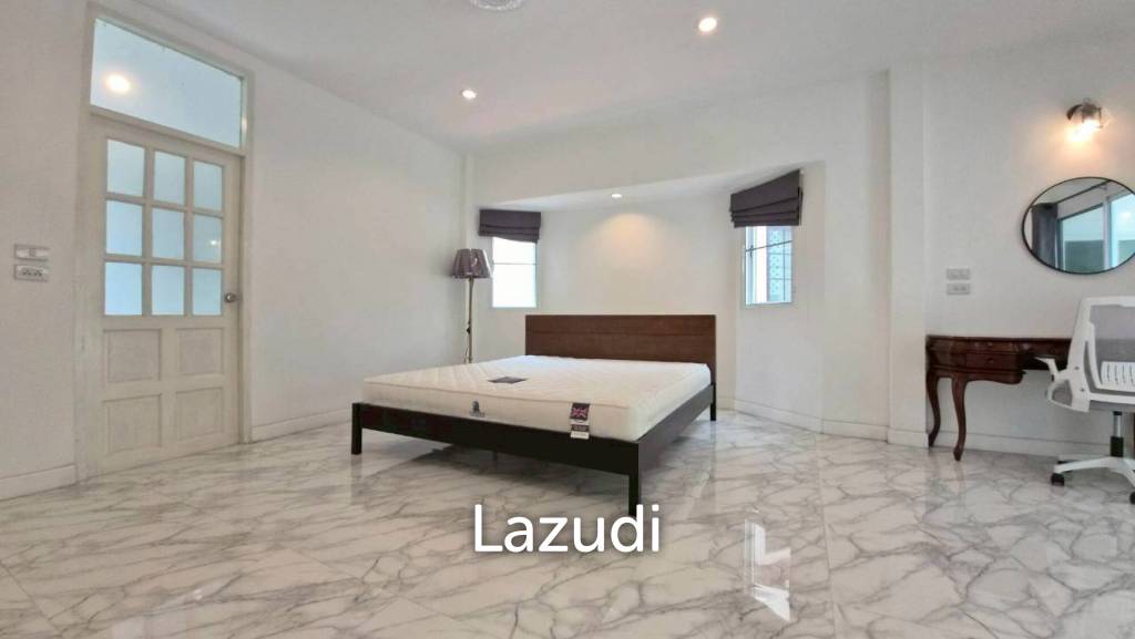 3 Bed 4 Bath 220 SQ.M. Jomtien Beach Paradise