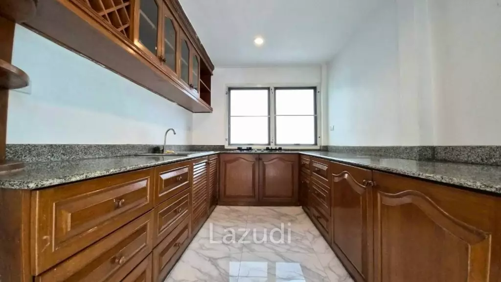 3 Bed 4 Bath 220 SQ.M. Jomtien Beach Paradise