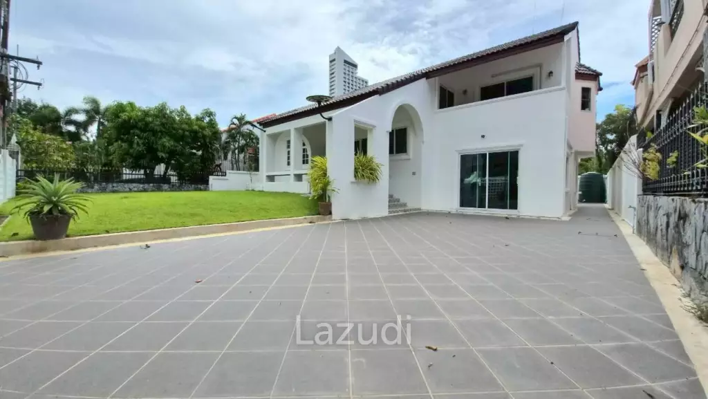 3 Bed 4 Bath 220 SQ.M. Jomtien Beach Paradise