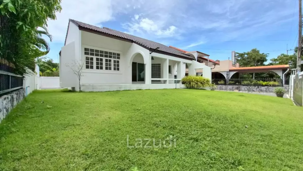 3 Bed 4 Bath 220 SQ.M. Jomtien Beach Paradise