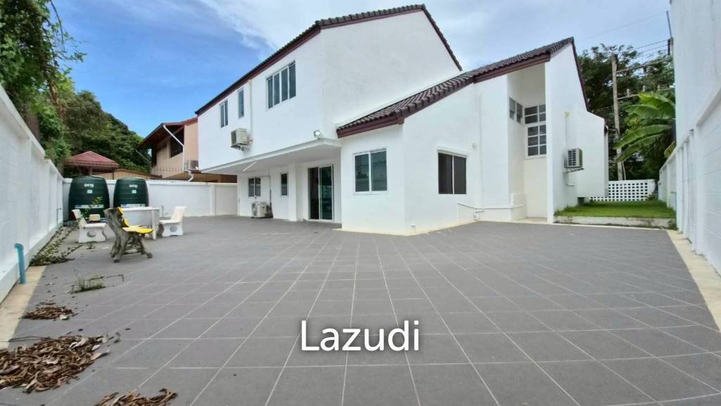 3 Bed 4 Bath 220 SQ.M. Jomtien Beach Paradise