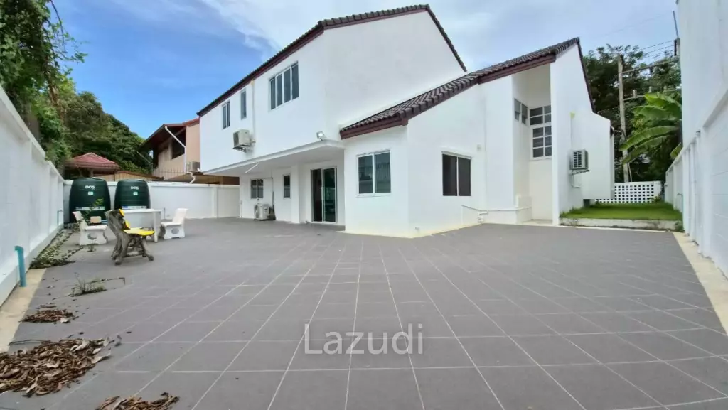 3 Bed 4 Bath 220 SQ.M. Jomtien Beach Paradise