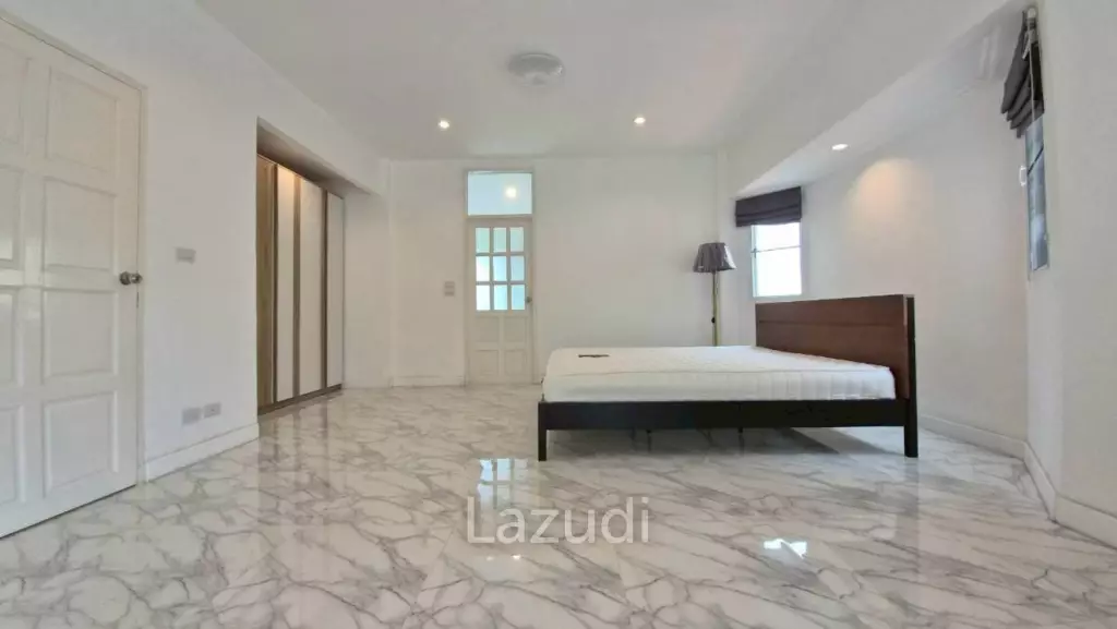 3 Bed 4 Bath 220 SQ.M. Jomtien Beach Paradise