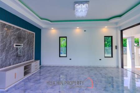 BEAUTIFUL SINGLE-STOREY POOL VILLA : 3 bed on soi Rai Land