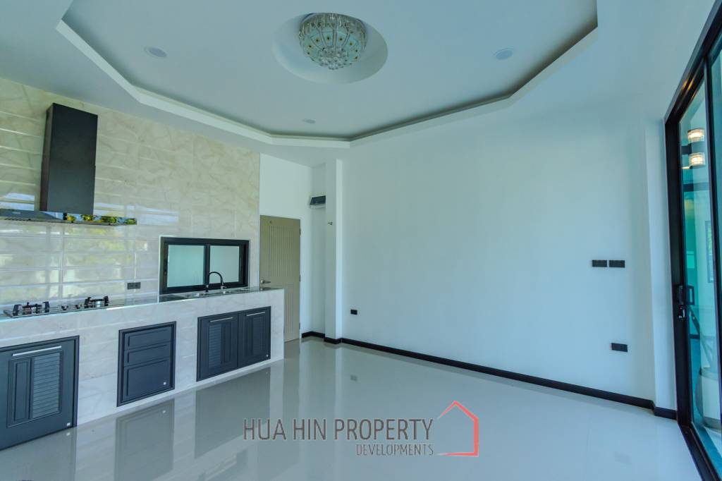BEAUTIFUL SINGLE-STOREY POOL VILLA : 3 bed on soi Rai Land