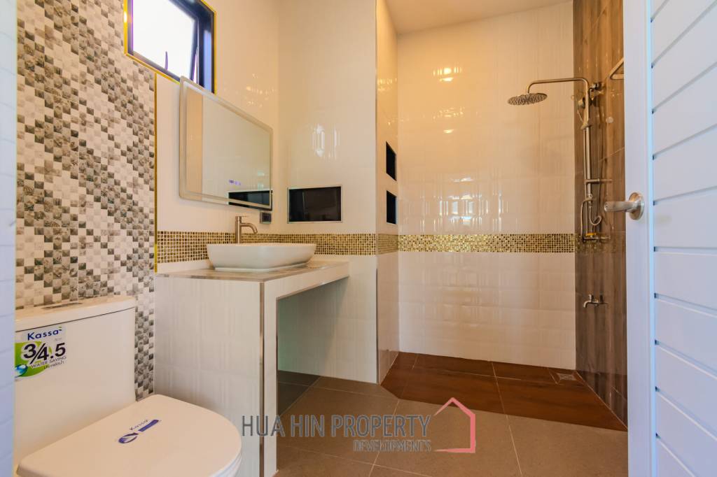 BEAUTIFUL SINGLE-STOREY POOL VILLA : 3 bed on soi Rai Land