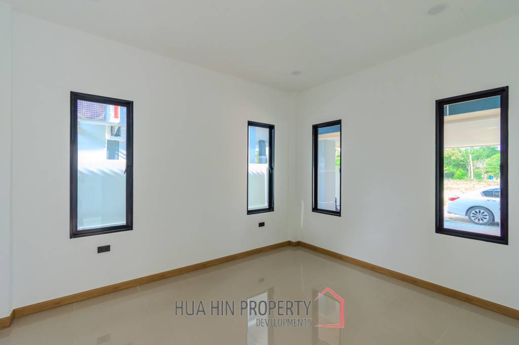 BRAND NEW MODERN SINGLE  VILLA  : 3 bed on soi Rai Land