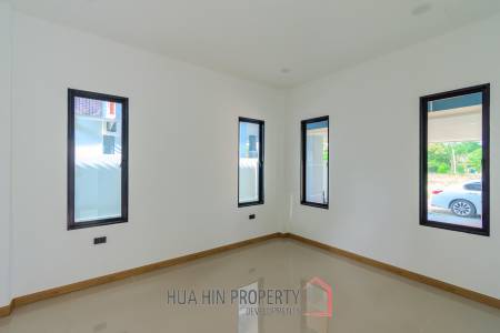 BRAND NEW MODERN SINGLE  VILLA  : 3 bed on soi Rai Land