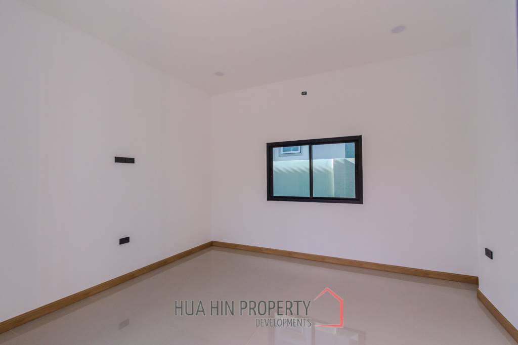BRAND NEW MODERN SINGLE  VILLA  : 3 bed on soi Rai Land