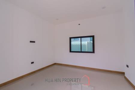 BRAND NEW MODERN SINGLE  VILLA  : 3 bed on soi Rai Land