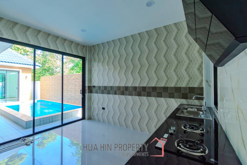 BRAND NEW MODERN SINGLE  VILLA  : 3 bed on soi Rai Land