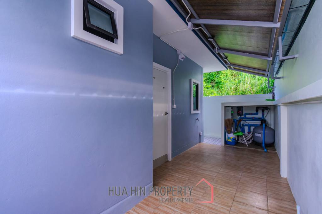 BRAND NEW MODERN SINGLE  VILLA  : 3 bed on soi Rai Land