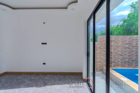 BRAND NEW MODERN SINGLE  VILLA  : 3 bed on soi Rai Land