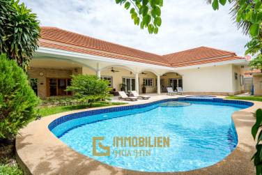 Luxusvilla mit Pool und Sauna in Hua Hin