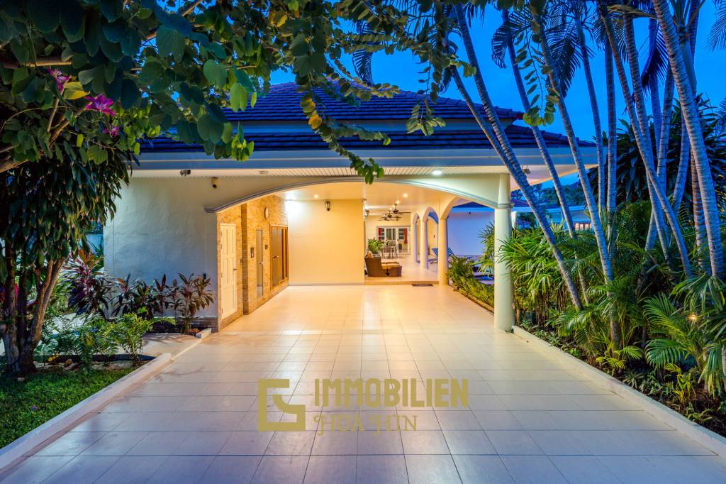 Luxusvilla mit Pool und Sauna in Hua Hin