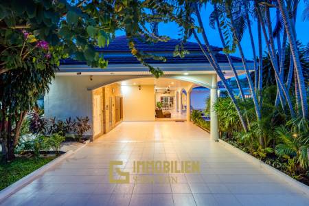 Luxusvilla mit Pool und Sauna in Hua Hin