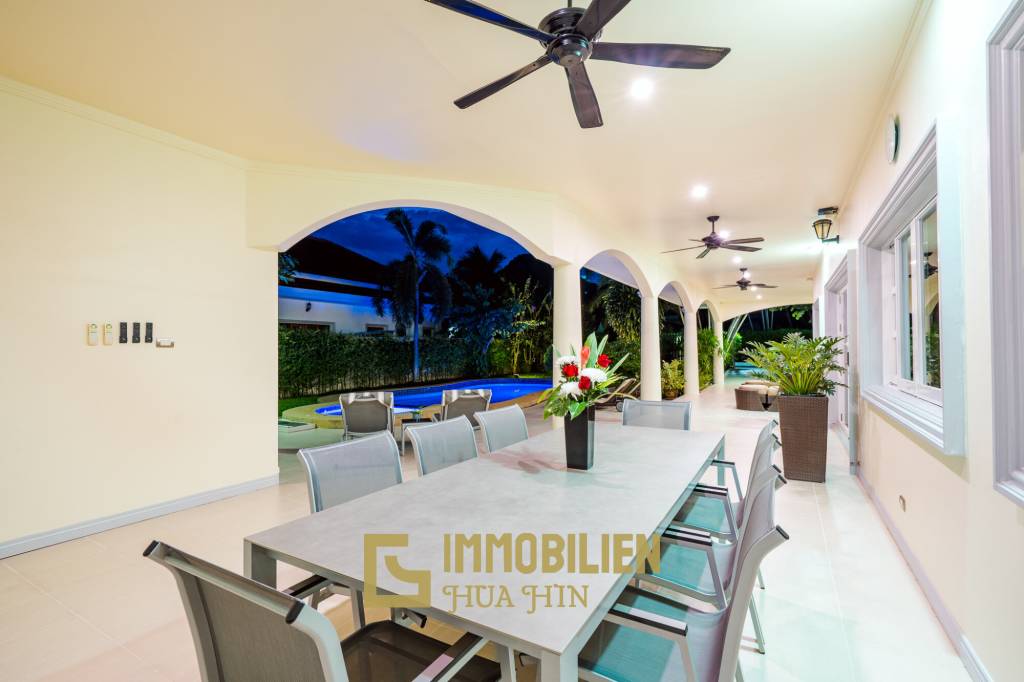 Luxusvilla mit Pool und Sauna in Hua Hin