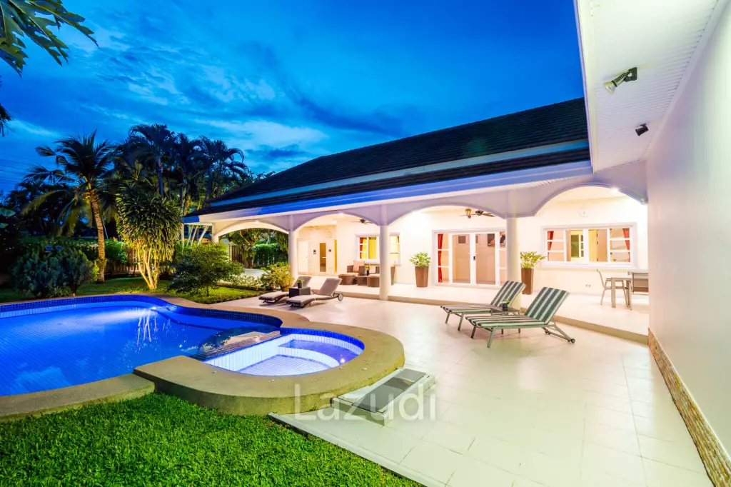 Pool villa with jacuzzi in Nong Khae Hua Hin