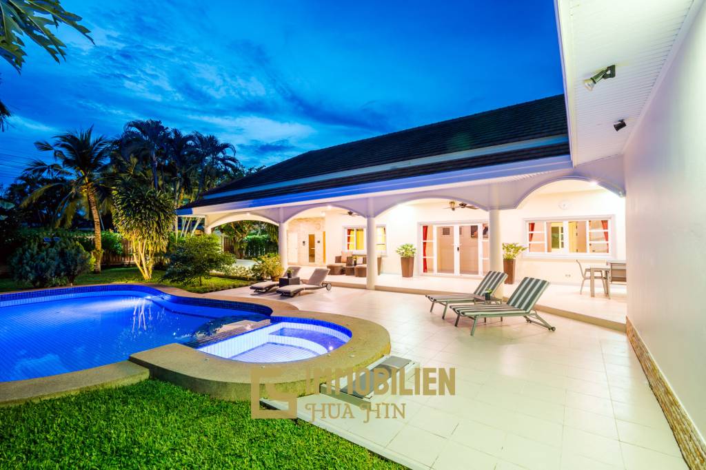 Luxusvilla mit Pool und Sauna in Hua Hin