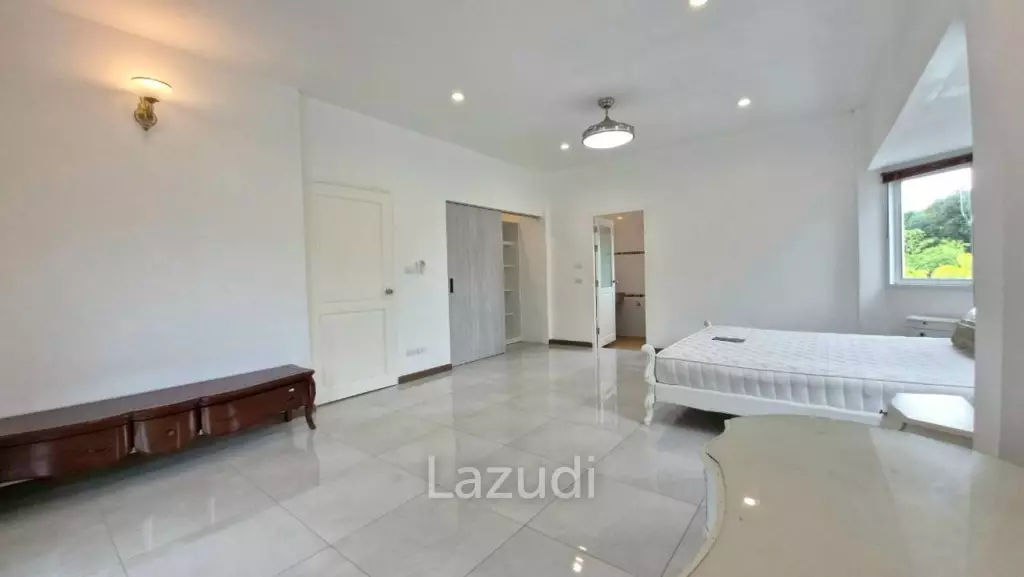 3 Beds 4 Baths 220 SQ.M. Jomtien Beach Paradise