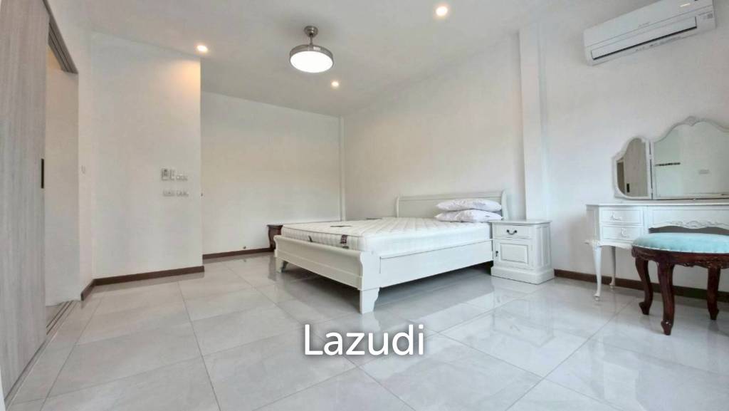3 Beds 4 Baths 220 SQ.M. Jomtien Beach Paradise
