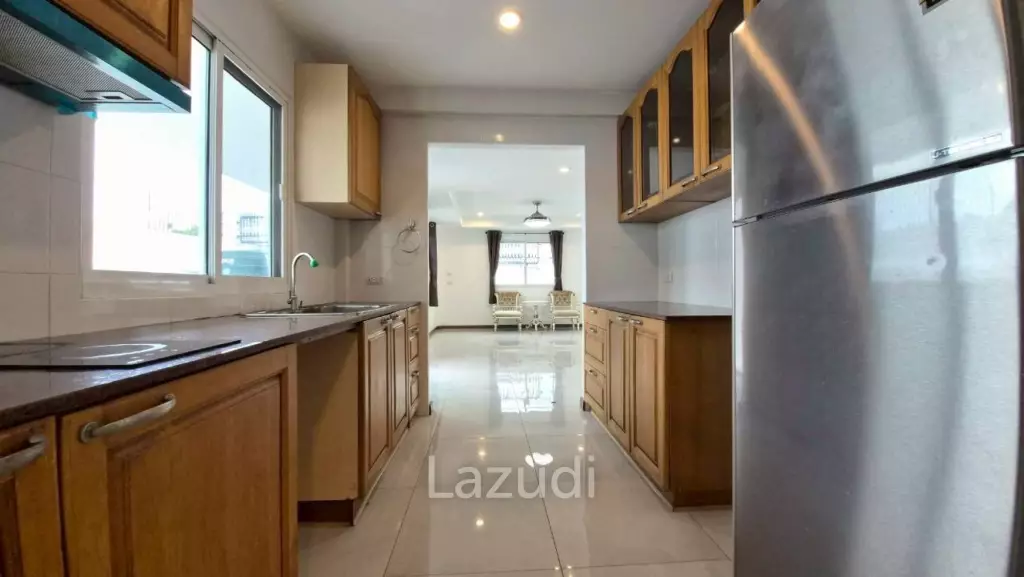 3 Beds 4 Baths 220 SQ.M. Jomtien Beach Paradise