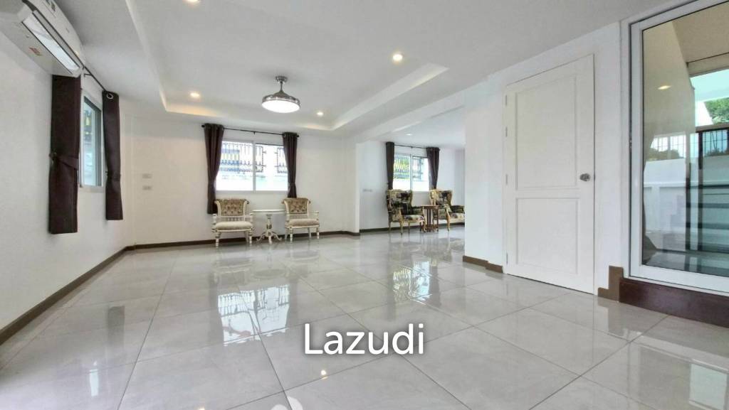 3 Beds 4 Baths 220 SQ.M. Jomtien Beach Paradise