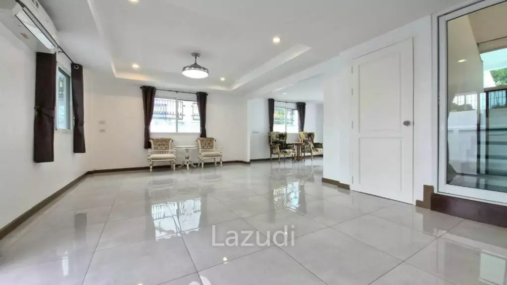 3 Beds 4 Baths 220 SQ.M. Jomtien Beach Paradise