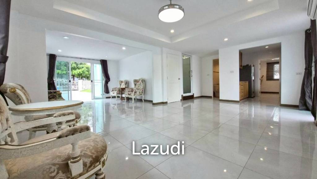 3 Beds 4 Baths 220 SQ.M. Jomtien Beach Paradise