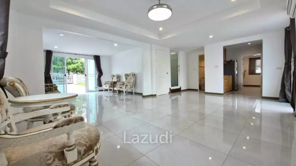 3 Beds 4 Baths 220 SQ.M. Jomtien Beach Paradise