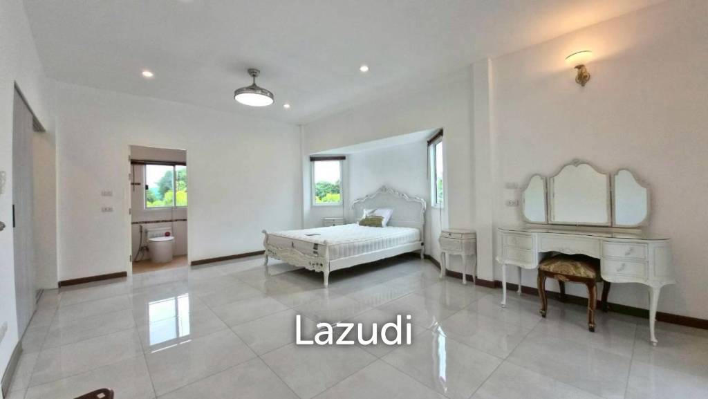 3 Beds 4 Baths 220 SQ.M. Jomtien Beach Paradise