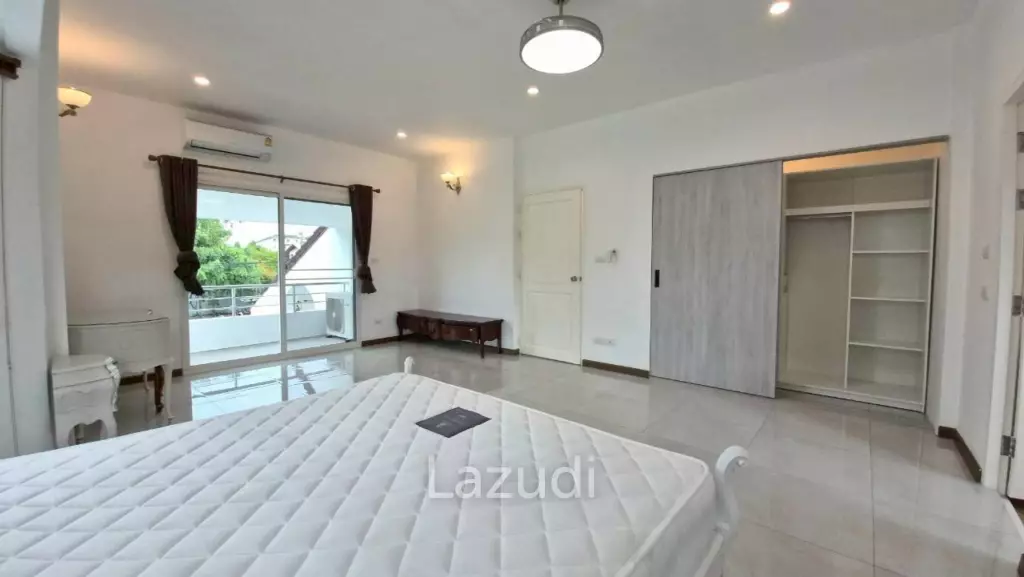 3 Beds 4 Baths 220 SQ.M. Jomtien Beach Paradise