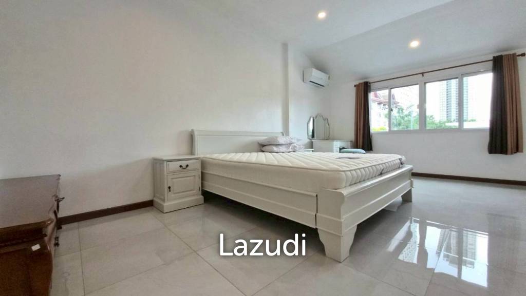 3 Beds 4 Baths 220 SQ.M. Jomtien Beach Paradise