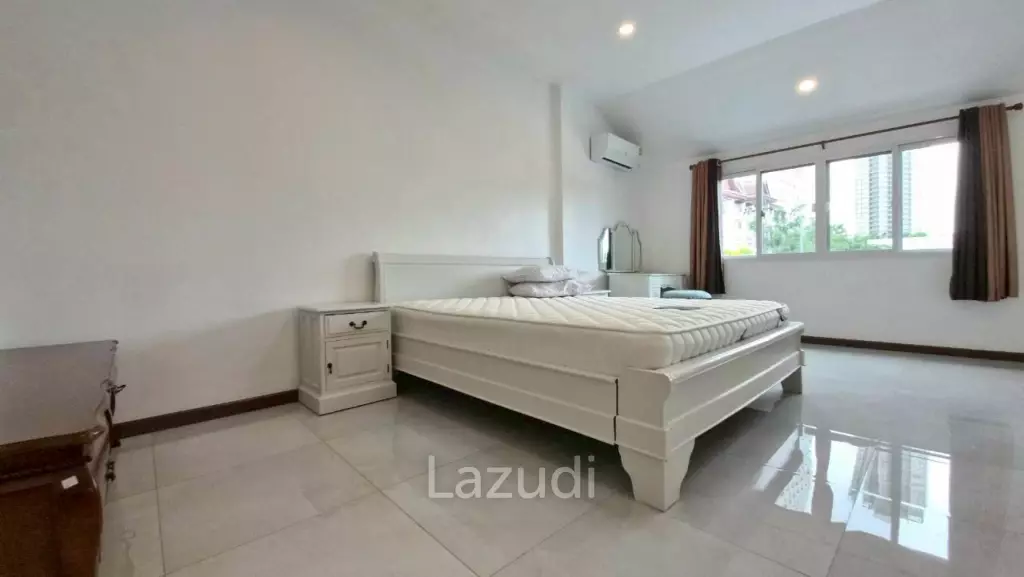 3 Beds 4 Baths 220 SQ.M. Jomtien Beach Paradise