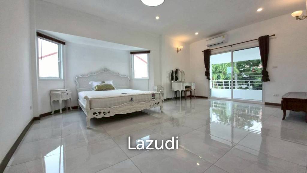 3 Beds 4 Baths 220 SQ.M. Jomtien Beach Paradise