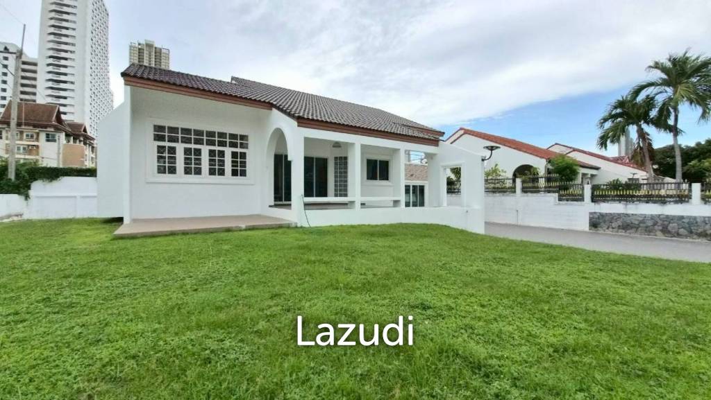 3 Beds 4 Baths 220 SQ.M. Jomtien Beach Paradise