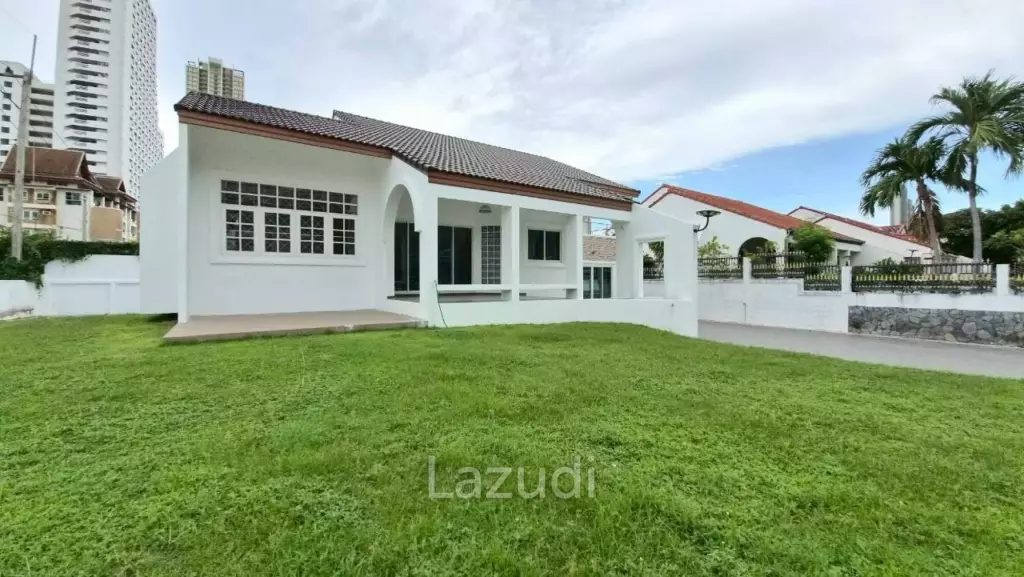 3 Beds 4 Baths 220 SQ.M. Jomtien Beach Paradise