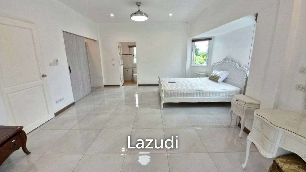 3 Beds 4 Baths 220 SQ.M. Jomtien Beach Paradise