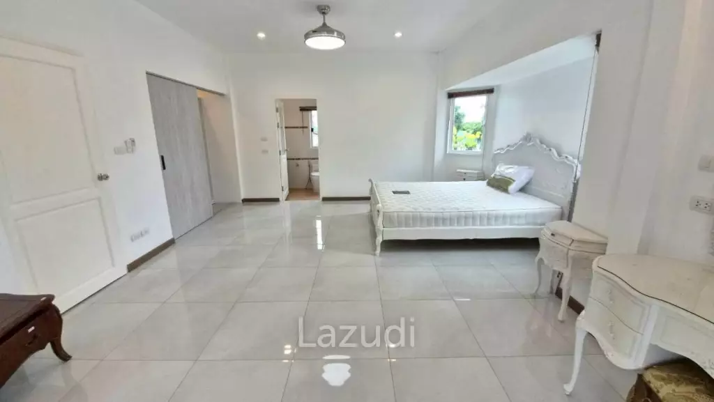 3 Beds 4 Baths 220 SQ.M. Jomtien Beach Paradise