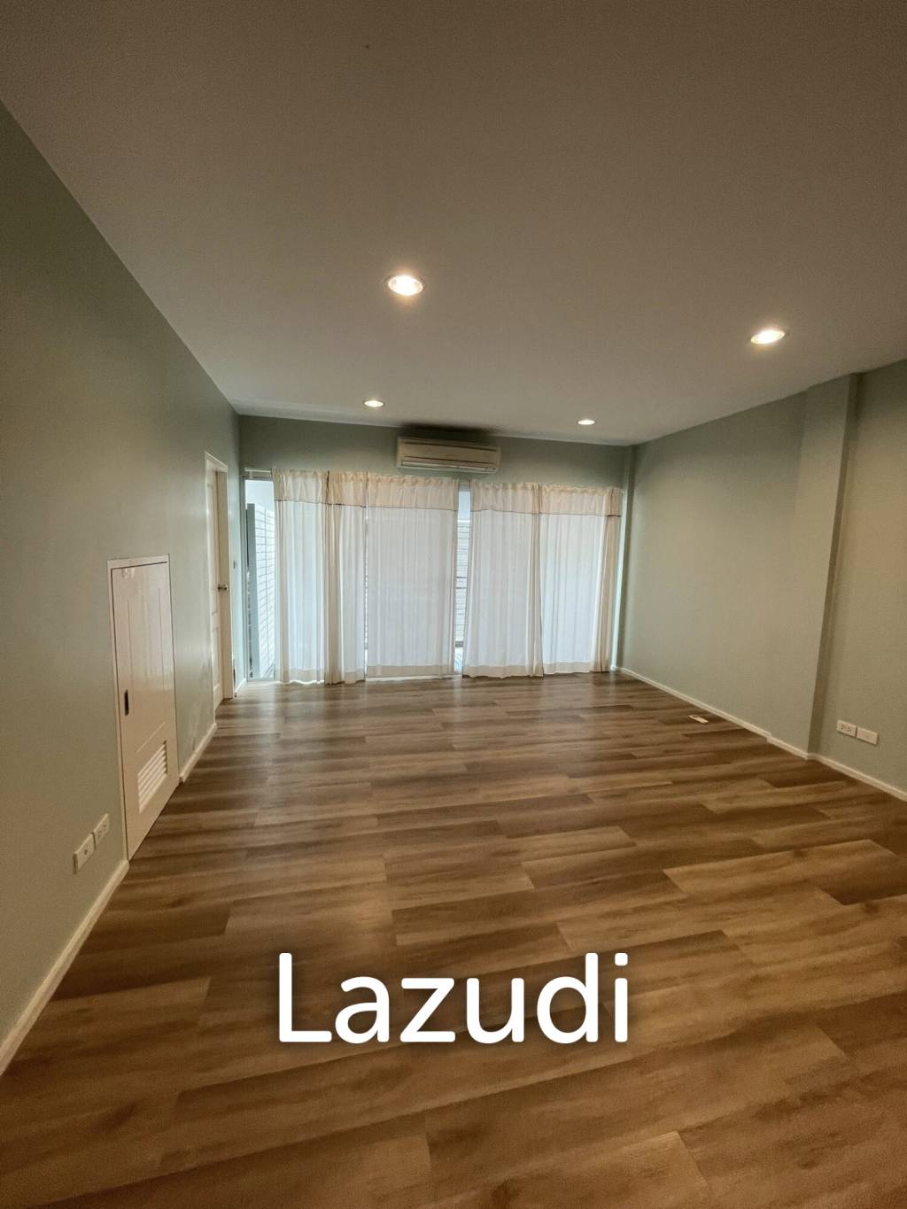 2 Bed 3 Bath 200 SQ.M Noble Cube Pattanakarn