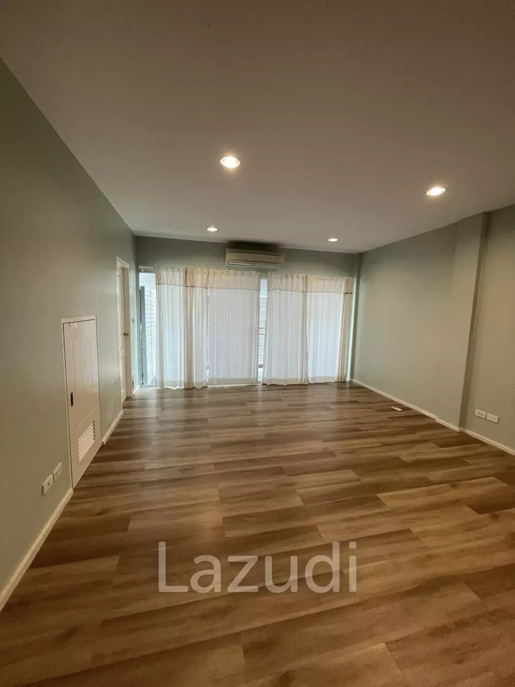 2 Bed 3 Bath 200 SQ.M Noble Cube Pattanakarn