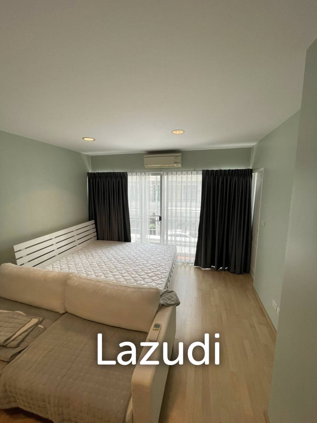 2 Bed 3 Bath 200 SQ.M Noble Cube Pattanakarn