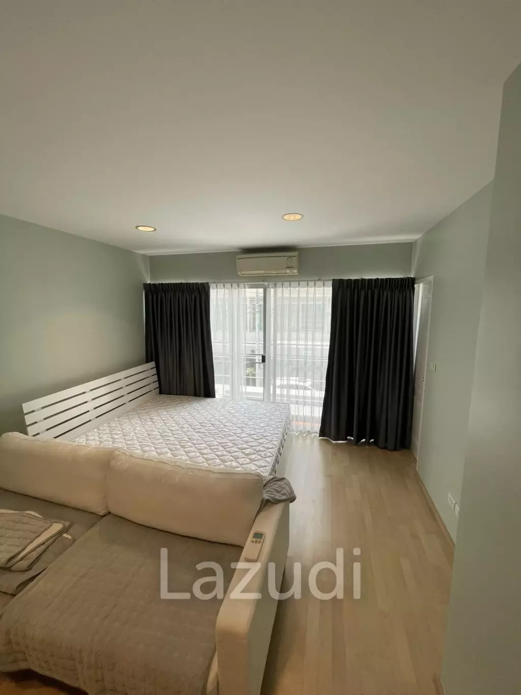 2 Bed 3 Bath 200 SQ.M Noble Cube Pattanakarn
