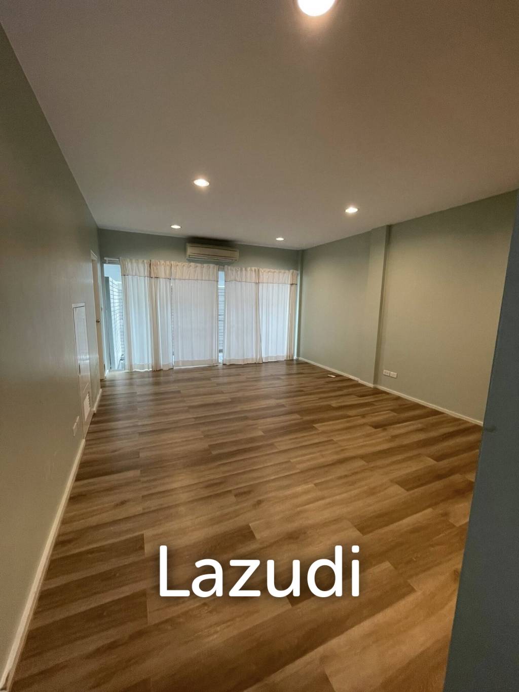 2 Bed 3 Bath 200 SQ.M Noble Cube Pattanakarn