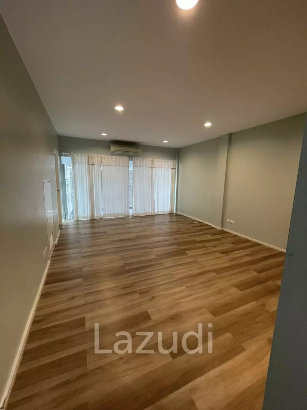 2 Bed 3 Bath 200 SQ.M Noble Cube Pattanakarn