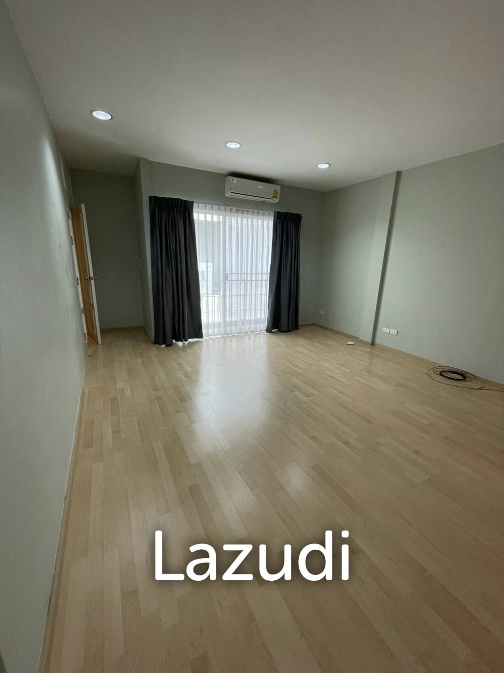 2 Bed 3 Bath 200 SQ.M Noble Cube Pattanakarn