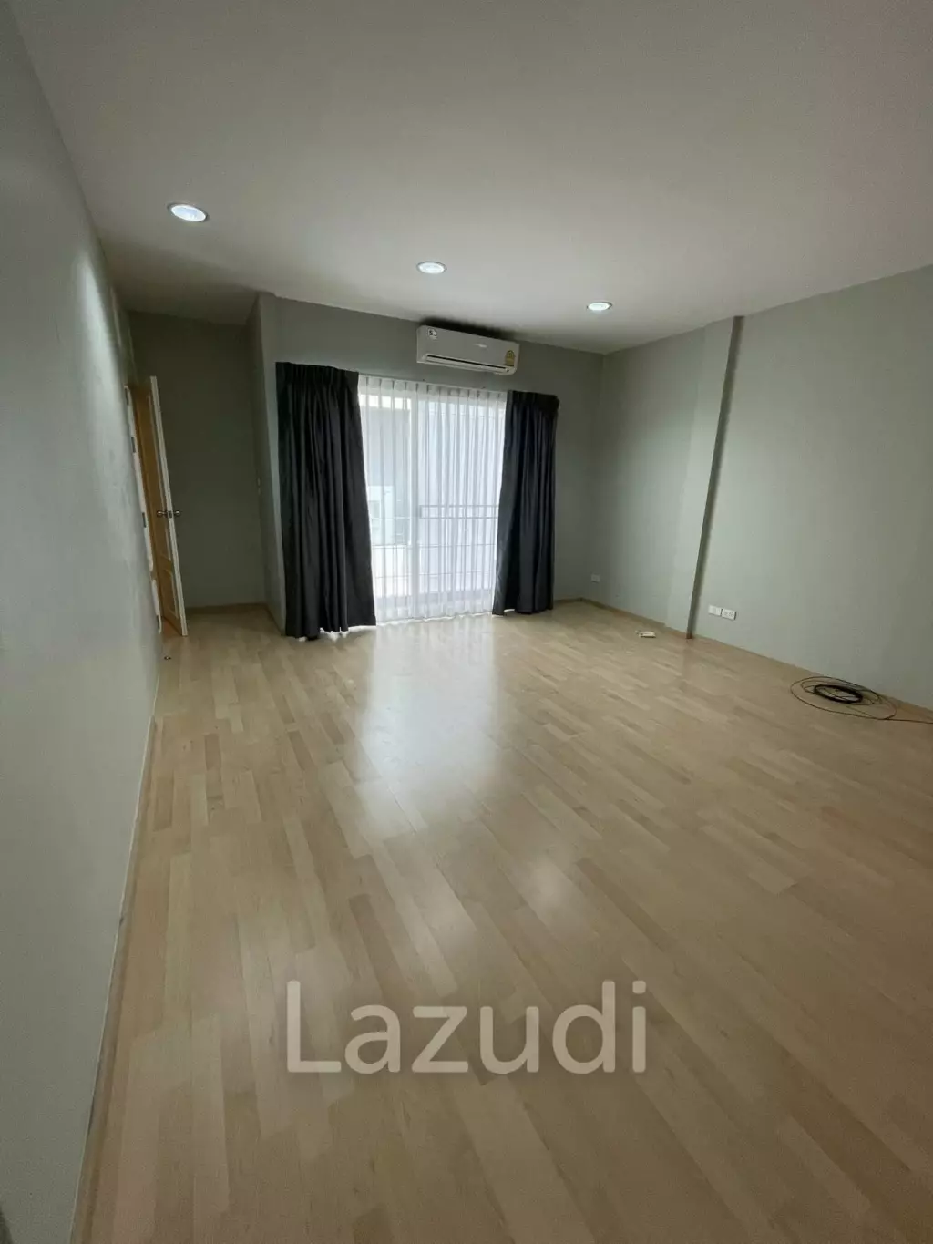 2 Bed 3 Bath 200 SQ.M Noble Cube Pattanakarn