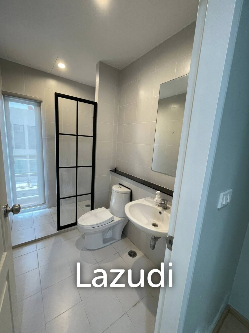 2 Bed 3 Bath 200 SQ.M Noble Cube Pattanakarn