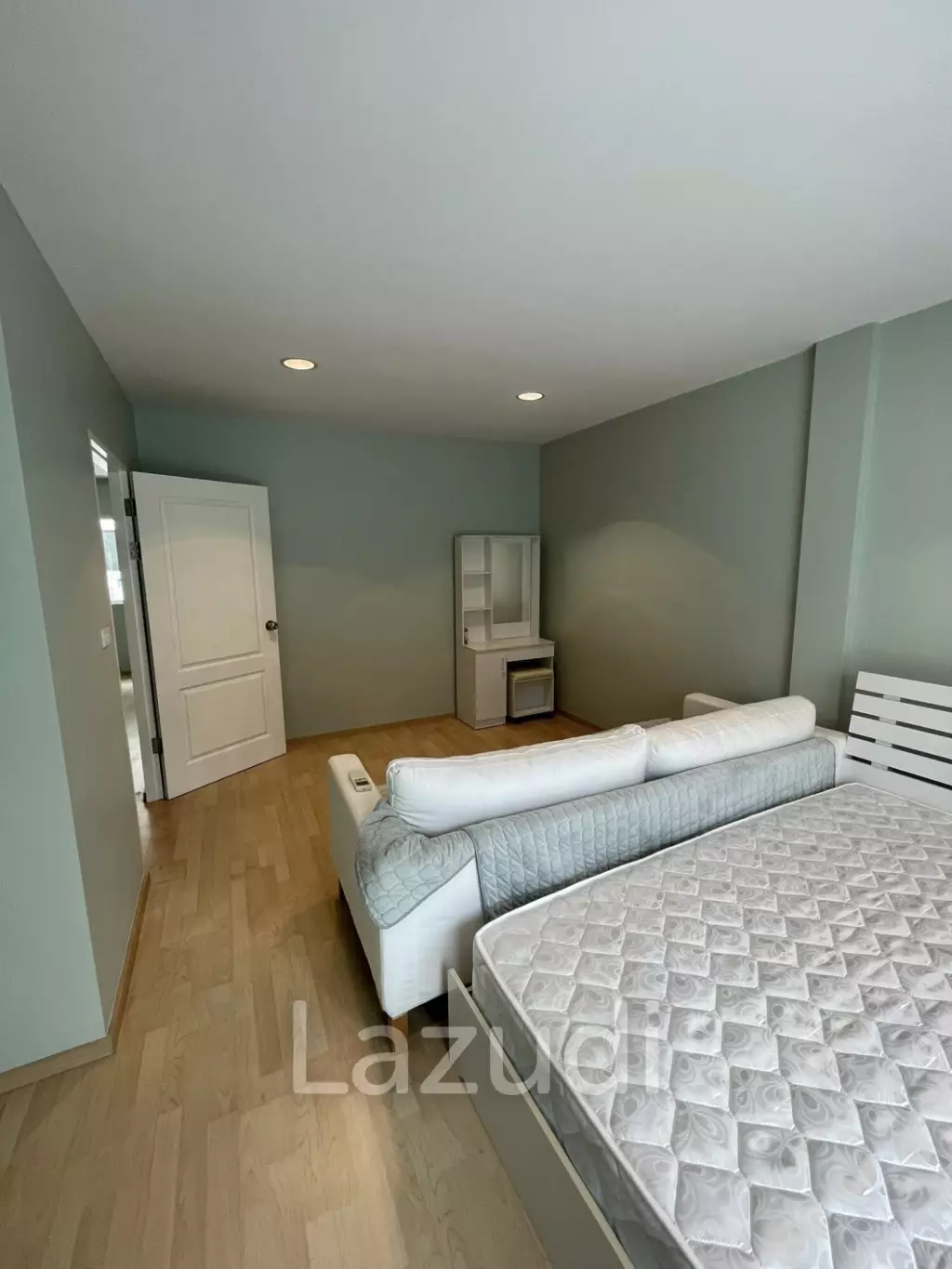 2 Bed 3 Bath 200 SQ.M Noble Cube Pattanakarn